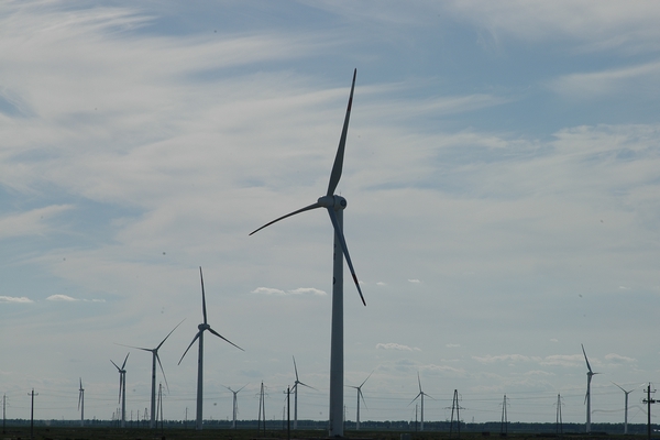 乾安县委书记褚春彦会见国华投资公司董事长刘