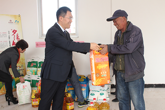 今晚报社驻村帮扶工作组与华夏人寿保险天津分