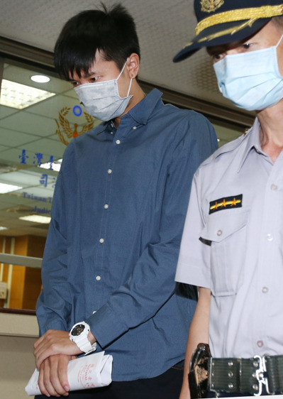 虐猫大学生引起公愤 判刑10个月并罚款60万