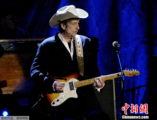 美国民谣歌手鲍勃·迪伦获2016年诺贝尔文学