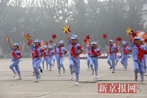 打擒敌拳奏军乐曲 丰台迎少年军校成立30周年