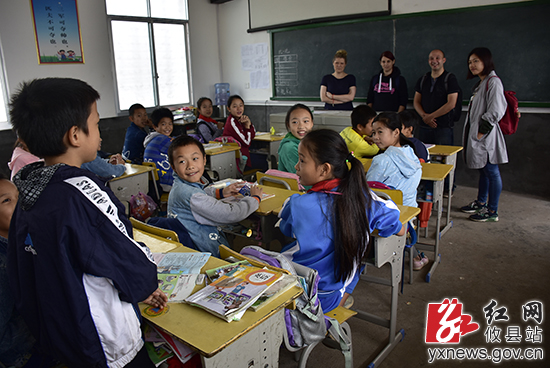 中外志愿者在攸县校园开展保护动物宣传活动|