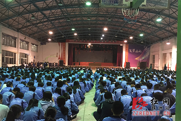 攸县法院法制副校长校园普法2000余名学生受