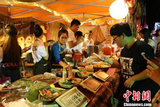 华侨大学境外生自办美食节 校园文化异域风情