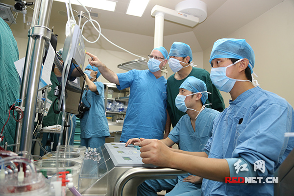 加拿大医学专家组赴湘潭市中心医院访问交流|