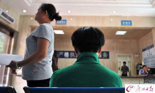 初二女生深夜被男老师搂上床疑遭猥亵 老师否认
