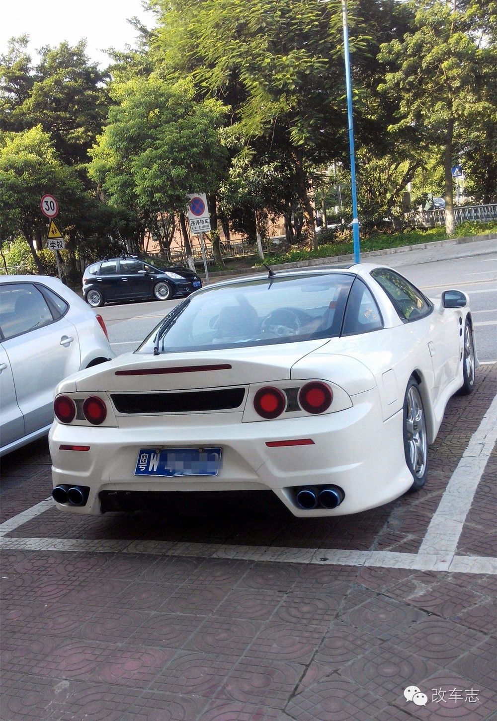 那一夜 法拉利458摸到了保时捷的房间