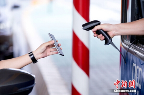 沪杭甬高速200条人工收费车道支持支付宝 人均