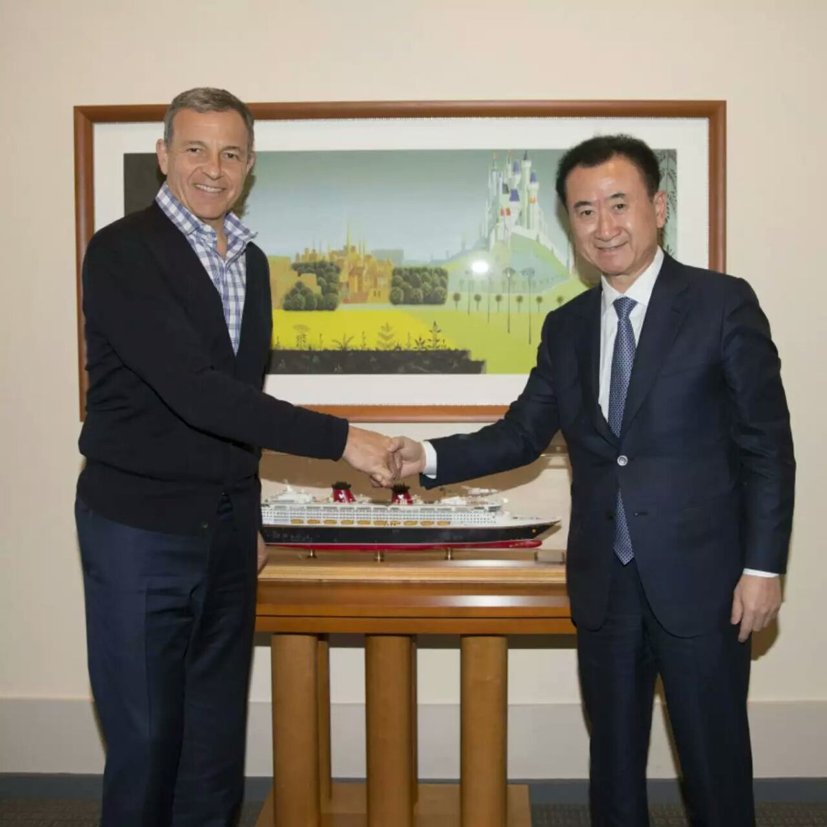迪斯尼董事长_迪斯尼公主(2)