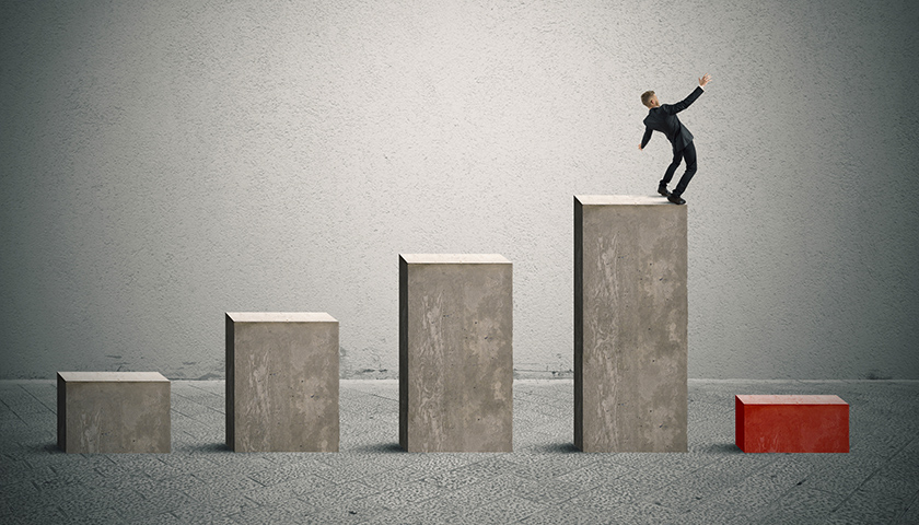 盈利变亏损 80后女掌门入主后高管频繁变动|环