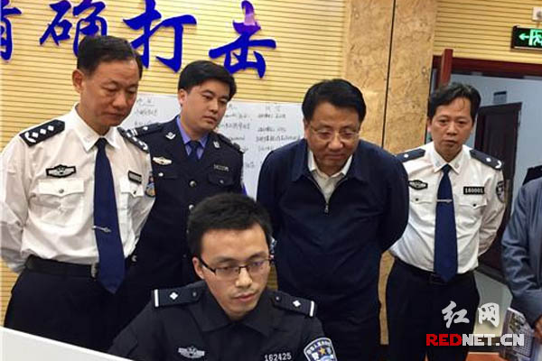 黄关春湘西调研:加强和创新社会治理,建设更高