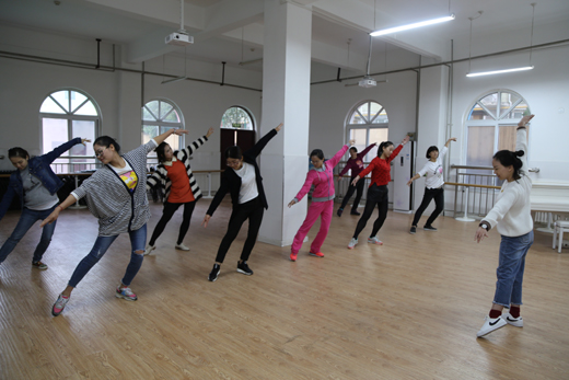 七一幼:舞蹈培训塑形体 艺术熏陶修气质|教师|舞