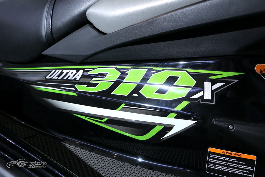 专属夏日的一丝快意 川崎摩托艇介绍