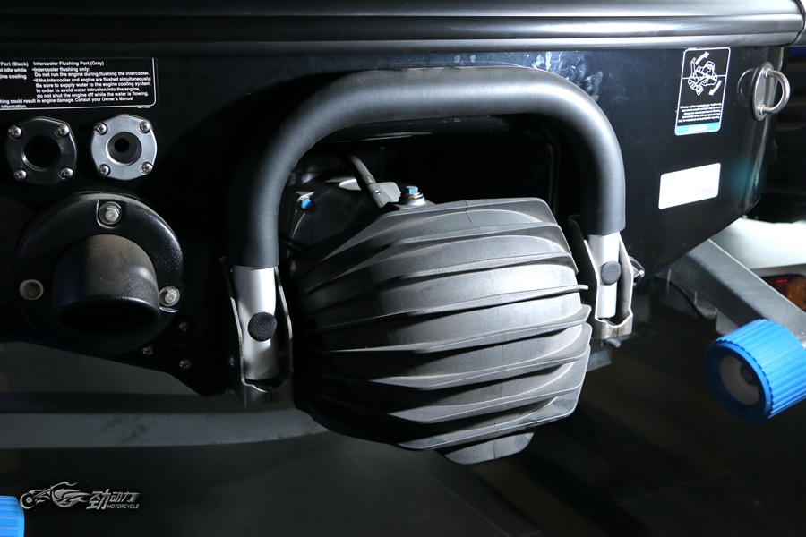 专属夏日的一丝快意 川崎摩托艇介绍