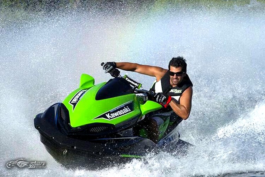 专属夏日的一丝快意 川崎摩托艇介绍