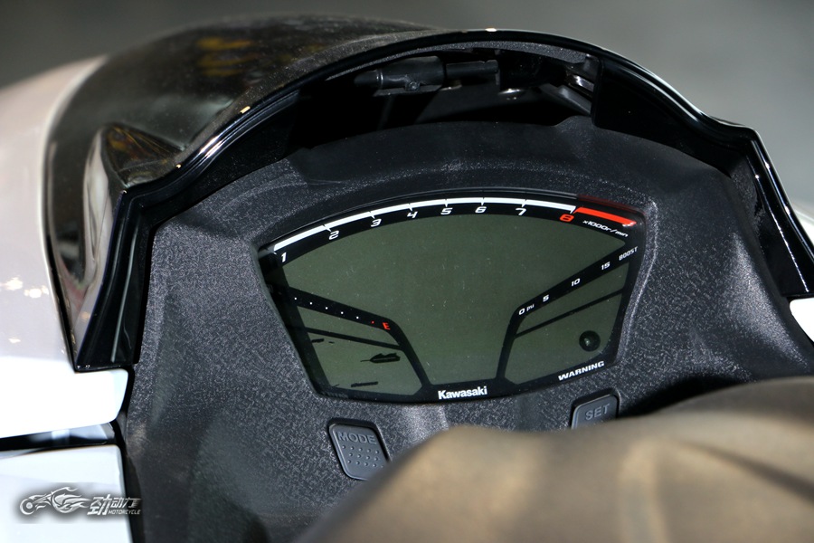 专属夏日的一丝快意 川崎摩托艇介绍