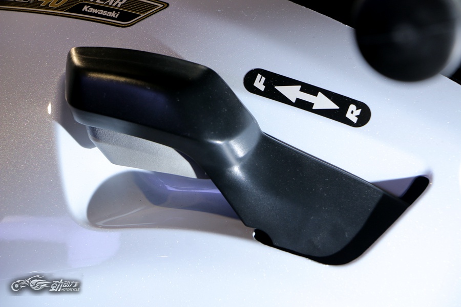 专属夏日的一丝快意 川崎摩托艇介绍