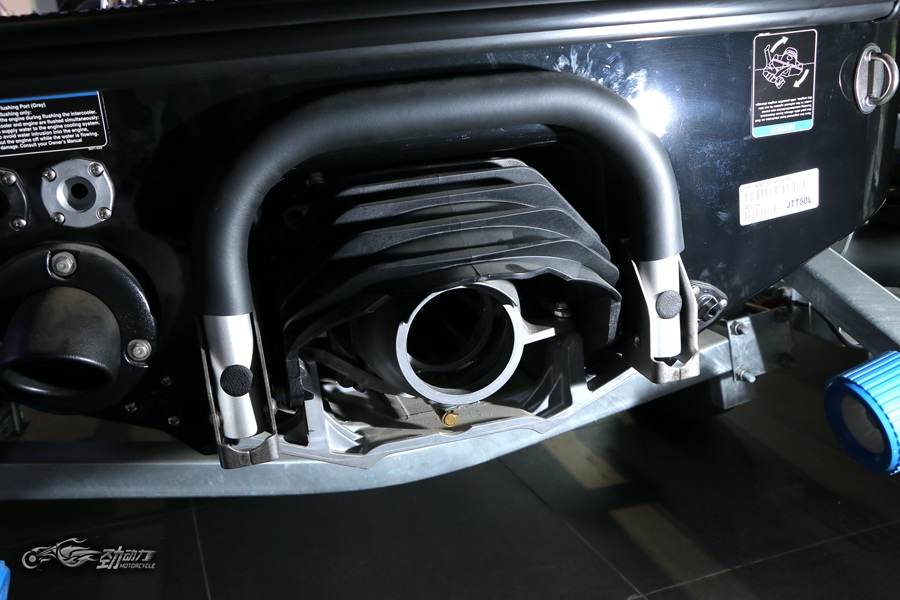 专属夏日的一丝快意 川崎摩托艇介绍