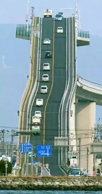 比车震更刺激 蛇蝎美人之“死亡公路”