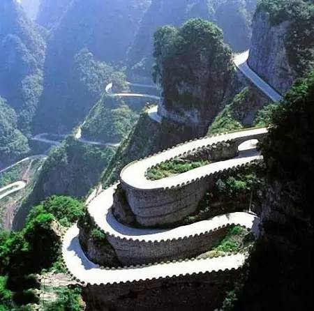 比车震更刺激 蛇蝎美人之“死亡公路”