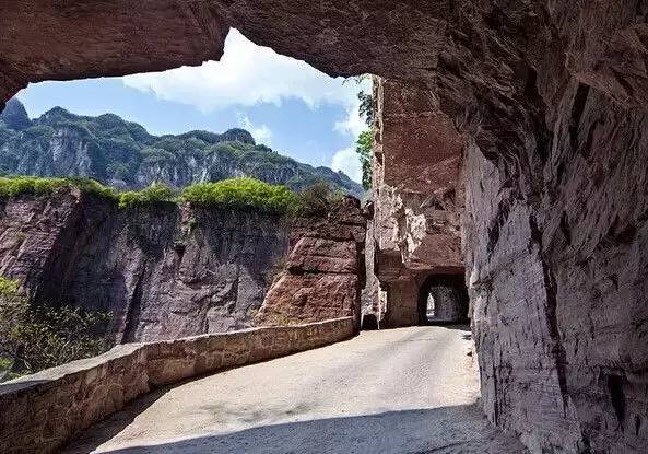 比车震更刺激 蛇蝎美人之“死亡公路”