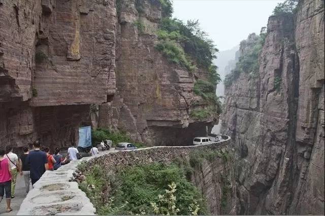 比车震更刺激 蛇蝎美人之“死亡公路”