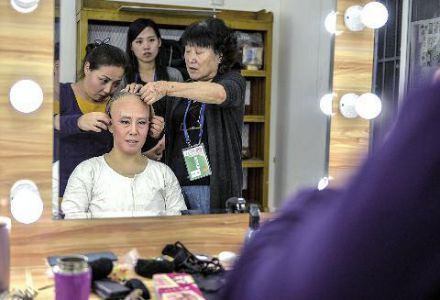 演于成龙的是个女人?