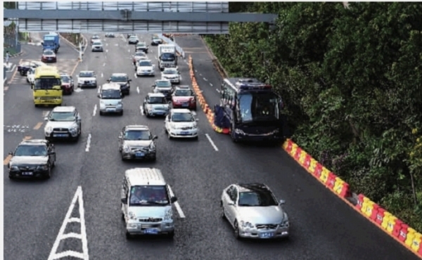 国内首条拉链式潮汐车道亮相深圳|潮汐车道|