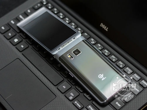 简约型奢华翻盖手机 三星W2016仅8880元|三星