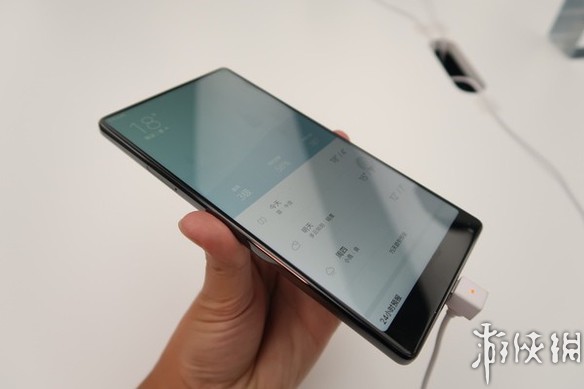 小米史上最美!小米全面屏概念手机小米MIX上手