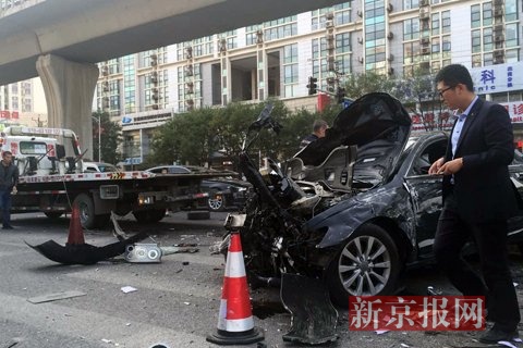 朝阳北苑路多辆车连环相撞 伤亡暂不明|严重|新