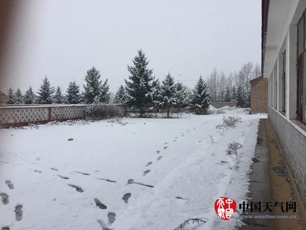 河北承德张家口迎入冬首场雪 部分高速公路关