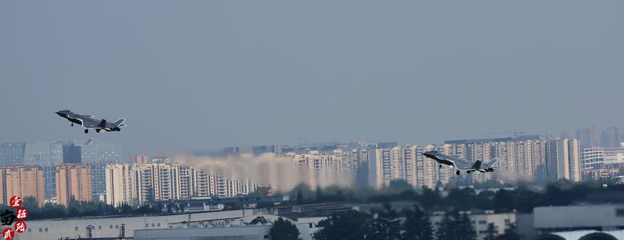 中国空军试飞员将驾驶歼20战机亮相中国航展