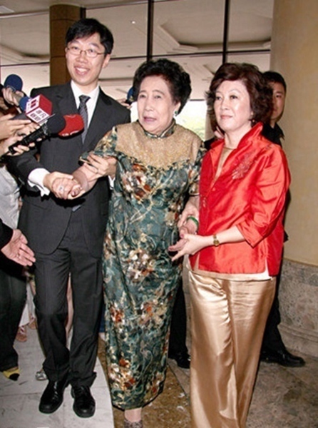 国民党一边借钱发薪水 一边辟谣大陆帮忙