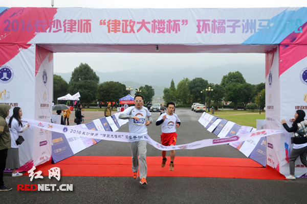 长沙律协举办环橘子洲马拉松赛 700名律界精英
