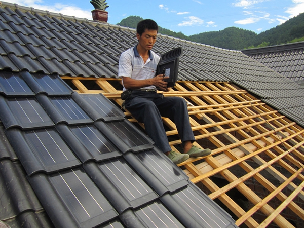 埃隆·马斯克开始贩卖太阳能屋顶了,他要承包