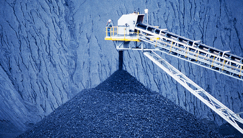 神华等煤企前三季度净利微增 业内预计煤价还