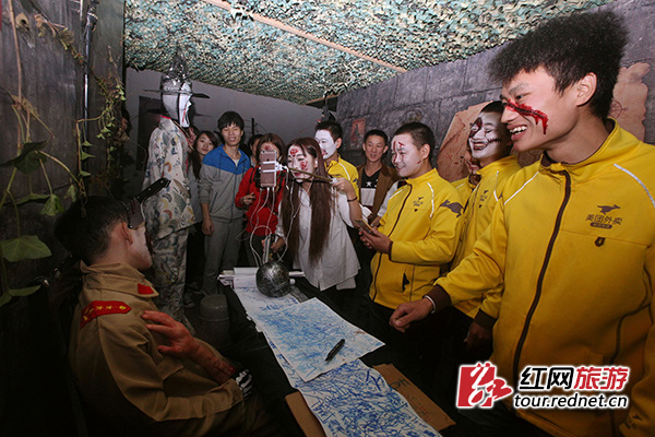 欢乐过万圣网红携手外卖哥勇闯鬼屋|鬼屋|长沙