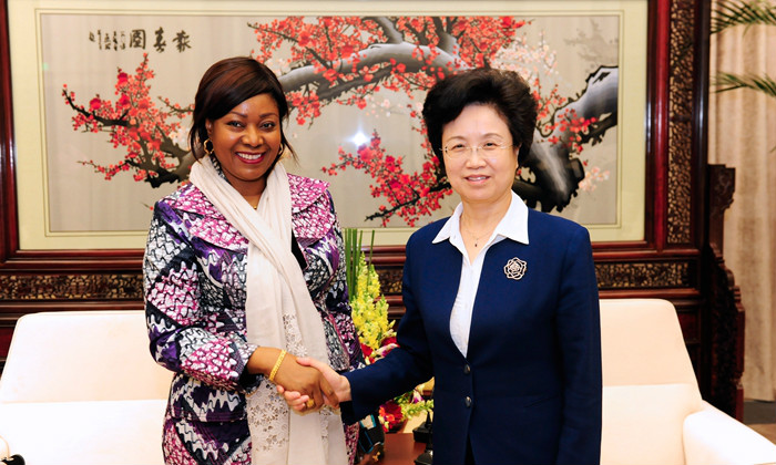 全国妇联副主席宋秀岩会见几内亚总统夫人|全