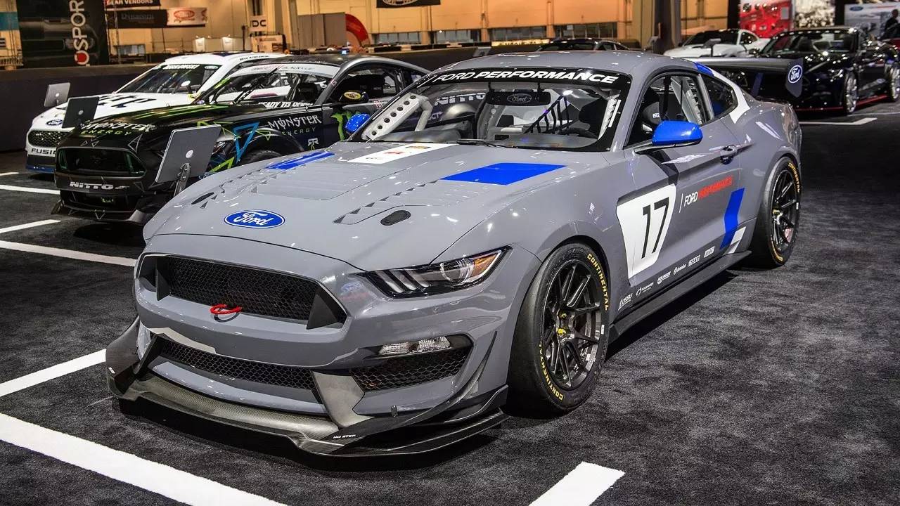 mustang图片,野马mustang图片 后进式真人实战图片:福特mustang改装四圆尾灯