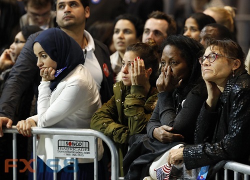 投票后民调显示希拉里在黑人和西班牙选民中表