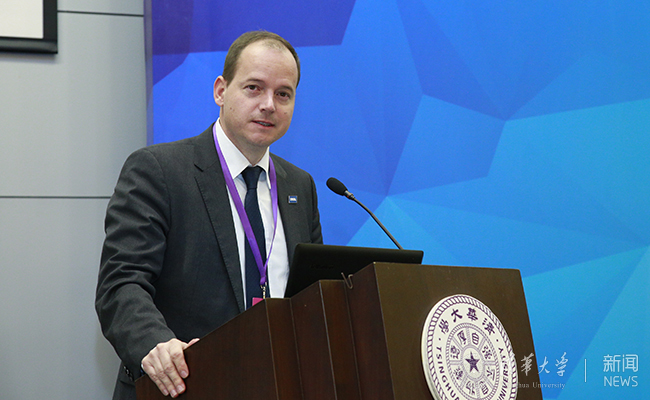 国际足球联合会高级发展经理麦克·菲斯特.jpg 2016中国足球论坛在清华大学举办