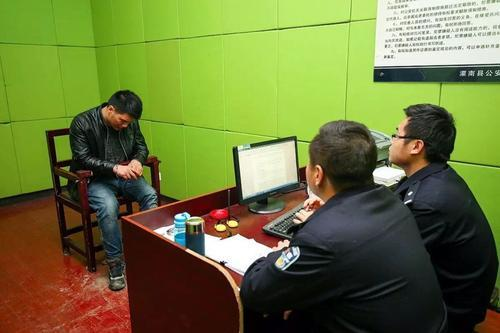 民警二楼跳下抓嫌犯脚踝骨折 妻子说终于可以