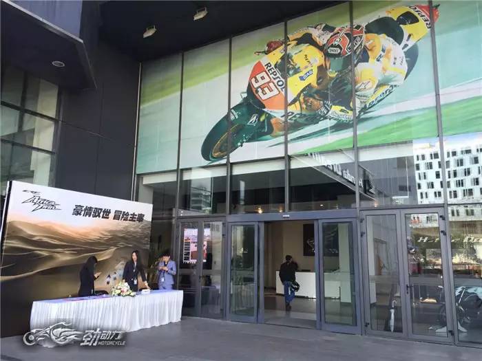 行者无疆 本田发布2016非洲双缸