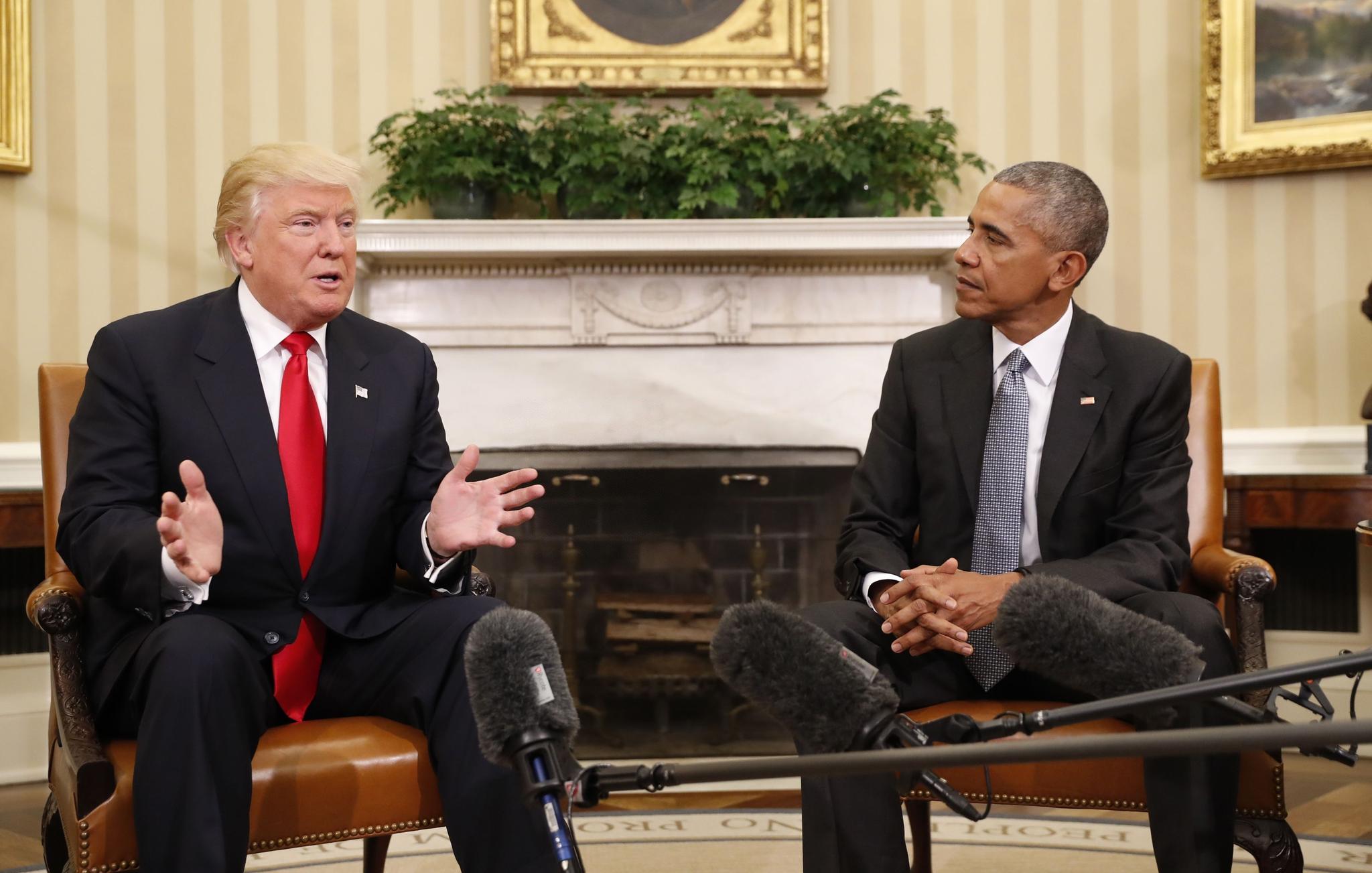 11月10日，特朗普访问白宫，与美国现任总统奥巴马就权力交接事宜举行首次会晤。（新华社/美联）