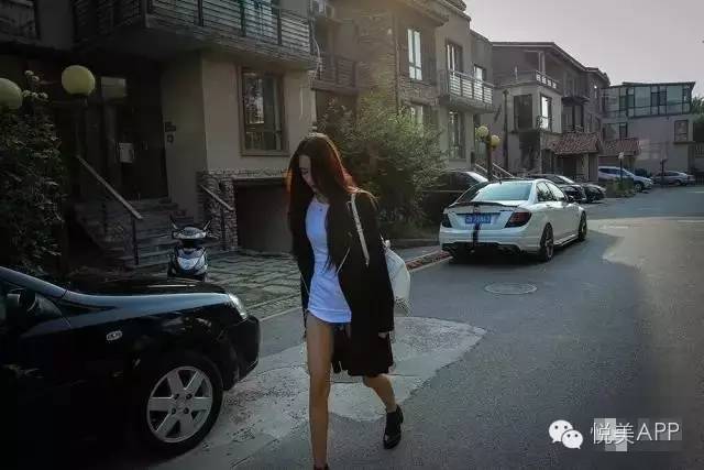 揭秘别墅区直播工厂里的网红主播,层层筛选,