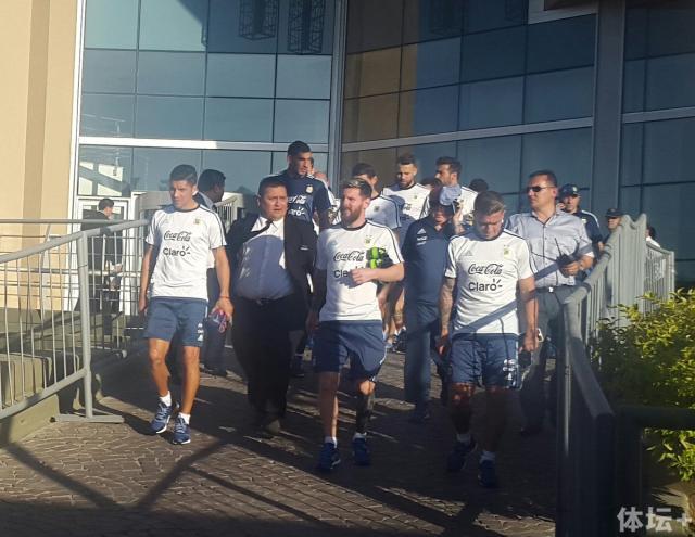 梅西并无大碍，已经恢复正常训练