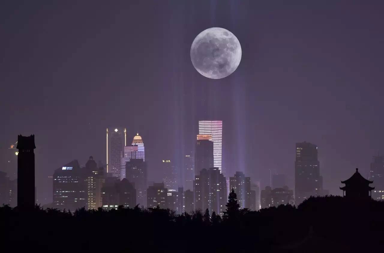 无缘月全食，新年首次“超级月亮”挂上夜空|超级月亮|月全食|夜空_新浪新闻