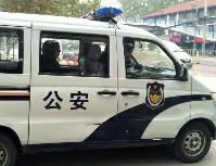 母亲被警方带走