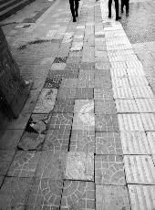 地砖松动 快来修|地砖|华商报|人行道